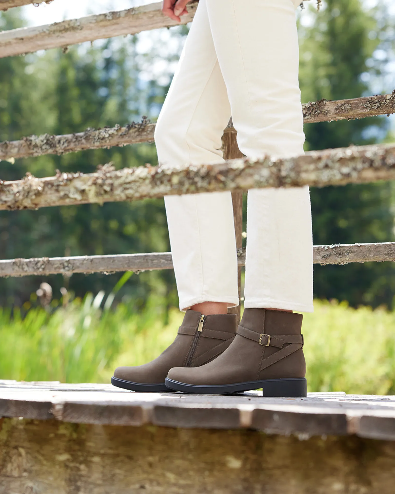 Outlet Compass Buckle Metatarsal Women Boots